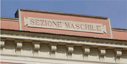 Ingresso sezione maschile scuola musti Barletta